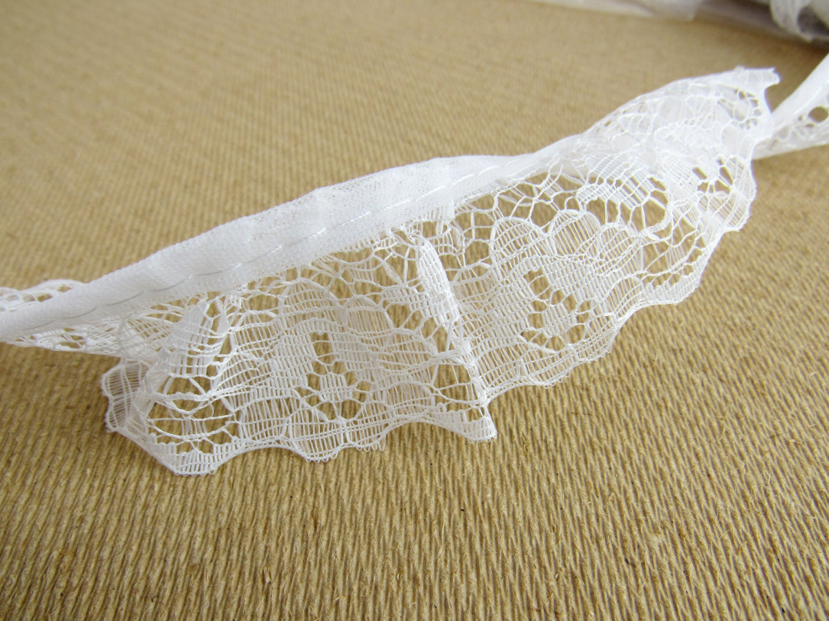 Gathered Frilled Lace with Large Daisy - 25mm / 1 - Nottingham Lace - –  ThreadandTrimmings