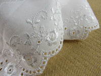 White Flat Broderies Anglaise - 50mm Wide - Scalloped Daisy Chain 3 Meters 2873