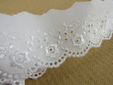 White Flat Broderies Anglaise - 50mm Wide - Scalloped Daisy Chain 3 Meters 2873