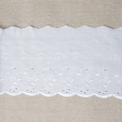 White Polycotton Broderie Anglaise Lace Trim 100mm Scalloped Edge 3m Daisy - ThreadandTrimmings