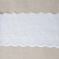 White Polycotton Broderie Anglaise Lace Trim 100mm Scalloped Edge 3m Daisy