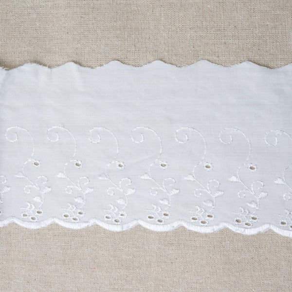 White Polycotton Broderie Anglaise Lace Trim 100mm Scalloped Edge 3m Daisy