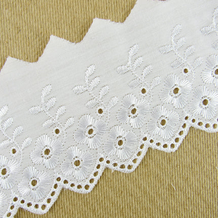 White Cotton Broderie Anglaise with Flower & Scalloped Chain Edge 75mm - 3373 - ThreadandTrimmings