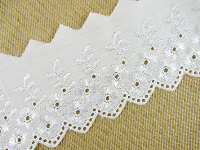 White Cotton Broderie Anglaise with Flower & Scalloped Chain Edge 75mm - 3373 - ThreadandTrimmings