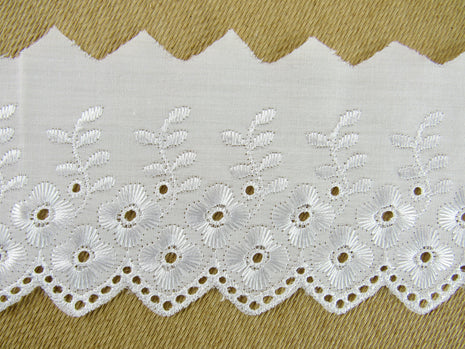 White Cotton Broderie Anglaise with Flower & Scalloped Chain Edge 75mm - 3373 - ThreadandTrimmings