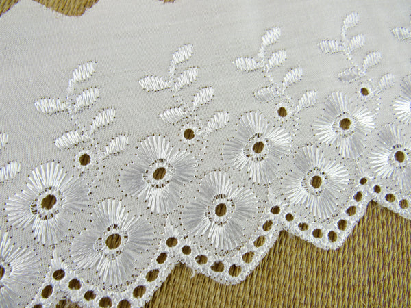White Cotton Broderie Anglaise with Flower & Scalloped Chain Edge 75mm - 3373