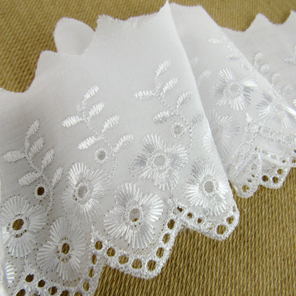 White Cotton Broderie Anglaise with Flower & Scalloped Chain Edge 75mm - 3373 - ThreadandTrimmings