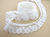 Gathered Frilled Lace with Large Daisy - 25mm / 1" - Nottingham Lace - 2050F