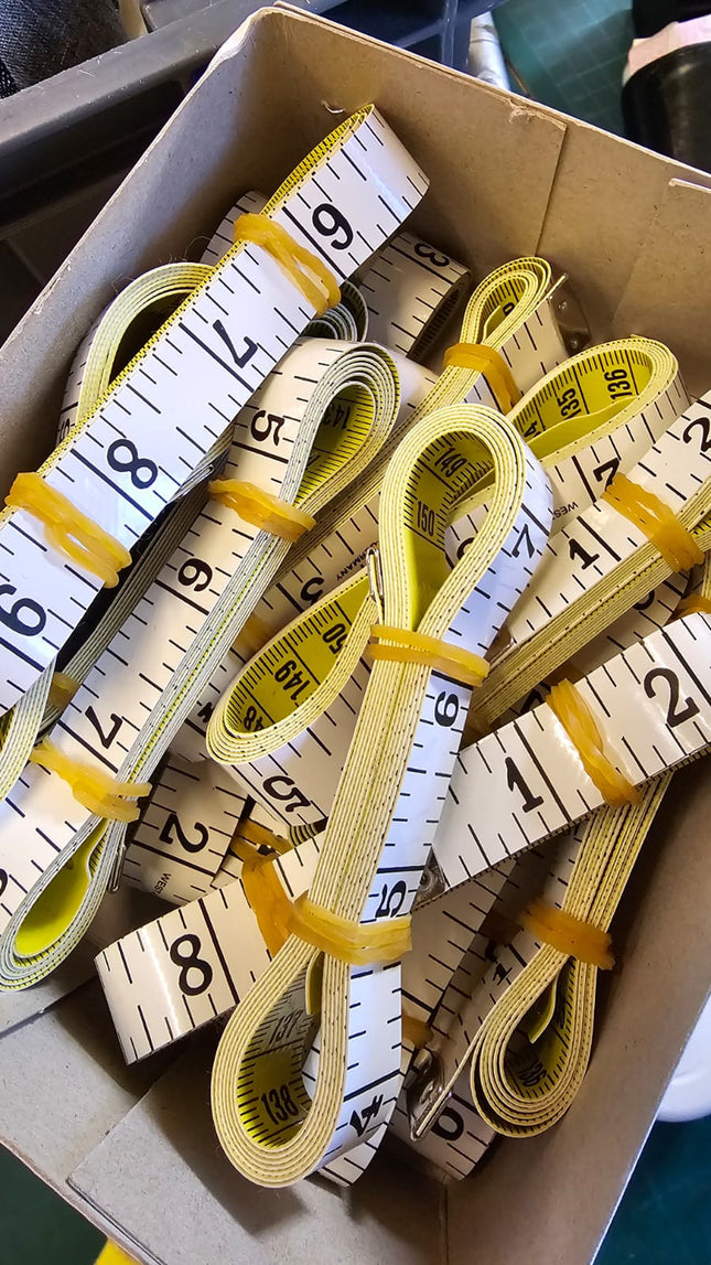 Clearance Tape Measures Fibre Glass Top Quality West German Made 59" / 150cm - ThreadandTrimmings