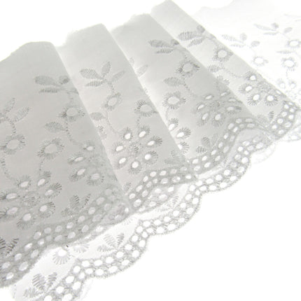 Scalloped Flat White Broderie Anglaise with Daisy Flowers - 100mm - 3442