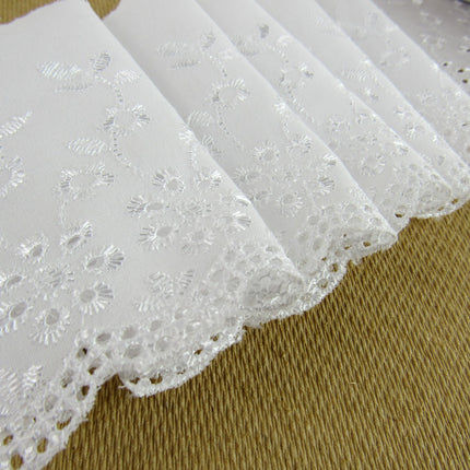 Scalloped Flat White Broderie Anglaise with Daisy Flowers - 100mm - 3442