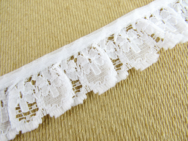 Gathered Frilled Lace with Daisy Chain - 32mm / 1.25" - Nottingham Lace - 426F