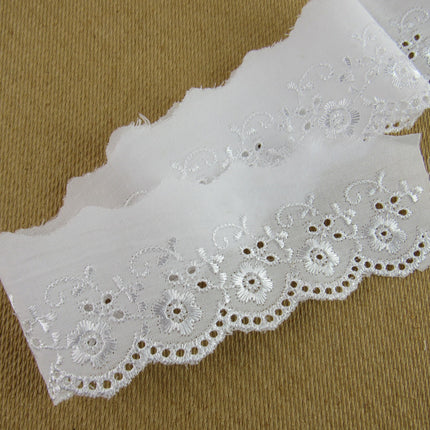 White Flat Broderies Anglaise - 50mm Wide - Scalloped Daisy Chain 3 Meters 2873 - ThreadandTrimmings