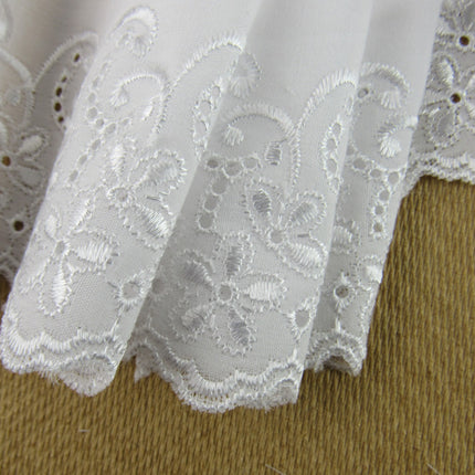 White Flat Broderies Anglaise - 75mm Wide - Scalloped Daisy Chain 3 Meters 3422
