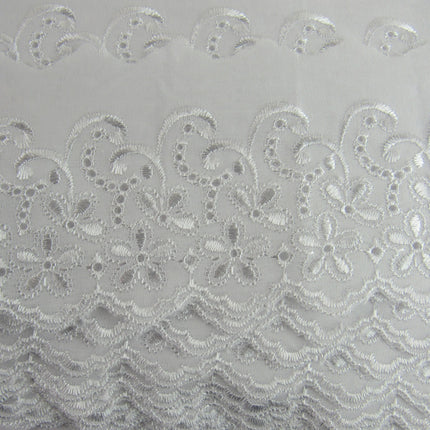 White Flat Broderies Anglaise - 75mm Wide - Scalloped Daisy Chain 3 Meters 3422
