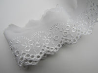 White Scalloped Cotton Broderie Anglaise with Flower - 50mm Wide Flat Lace 1874