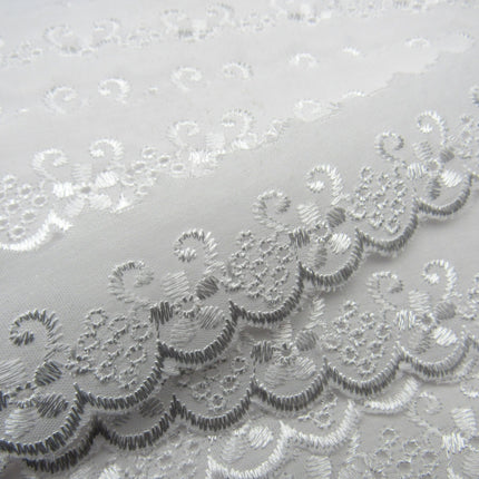 White Cotton Broderie Anglaise with Daisy Chain - Straight & Flat - 30mm - 2871 - ThreadandTrimmings
