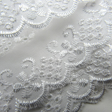 White Cotton Broderie Anglaise with Daisy Chain - Straight & Flat - 30mm - 2871 - ThreadandTrimmings