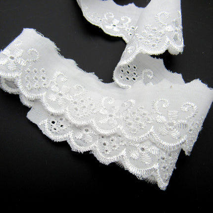 White Cotton Broderie Anglaise with Daisy Chain - Straight & Flat - 30mm - 2871 - ThreadandTrimmings
