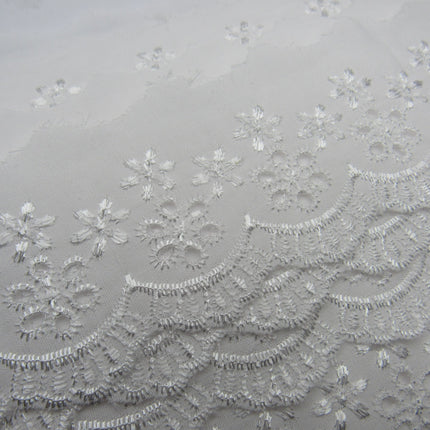 White Broderie Anglaise with Flat Daisy Chain x 3 Meters 50mm Wide 3118 - ThreadandTrimmings