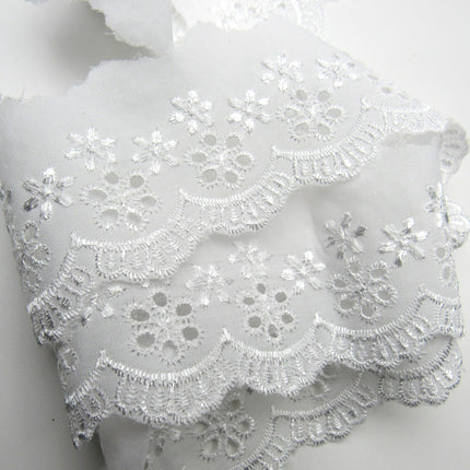 White Broderie Anglaise with Flat Daisy Chain x 3 Meters 50mm Wide 3118 - ThreadandTrimmings