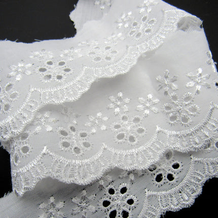 White Broderie Anglaise with Flat Daisy Chain x 3 Meters 50mm Wide 3118 - ThreadandTrimmings