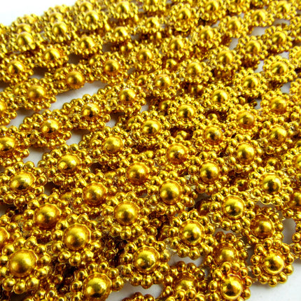 Metallic Daisy Trimming in Gold - 10mm Wide - 0256