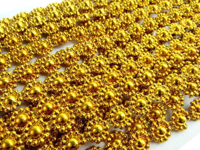 Metallic Daisy Trimming in Gold - 10mm Wide - 0256