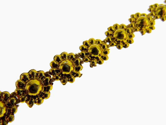 Metallic Daisy Trimming in Gold - 10mm Wide - 0256