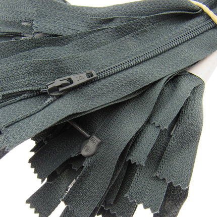 Nylon Closed End Zips 9" - 23cm / 26 Colours / Matching Zip Puller /Trebla Brand